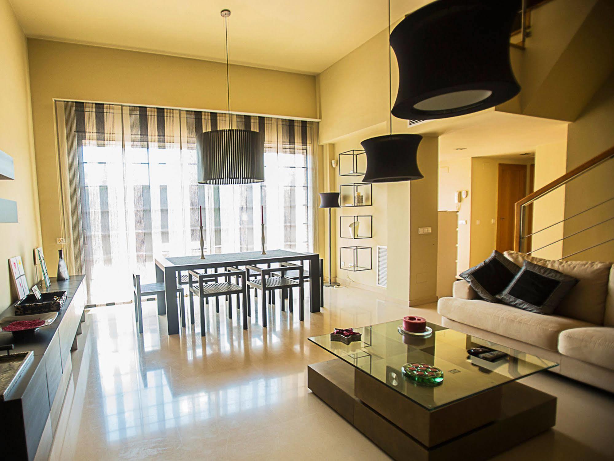 Apartamentos La Torre Камбрильс Экстерьер фото