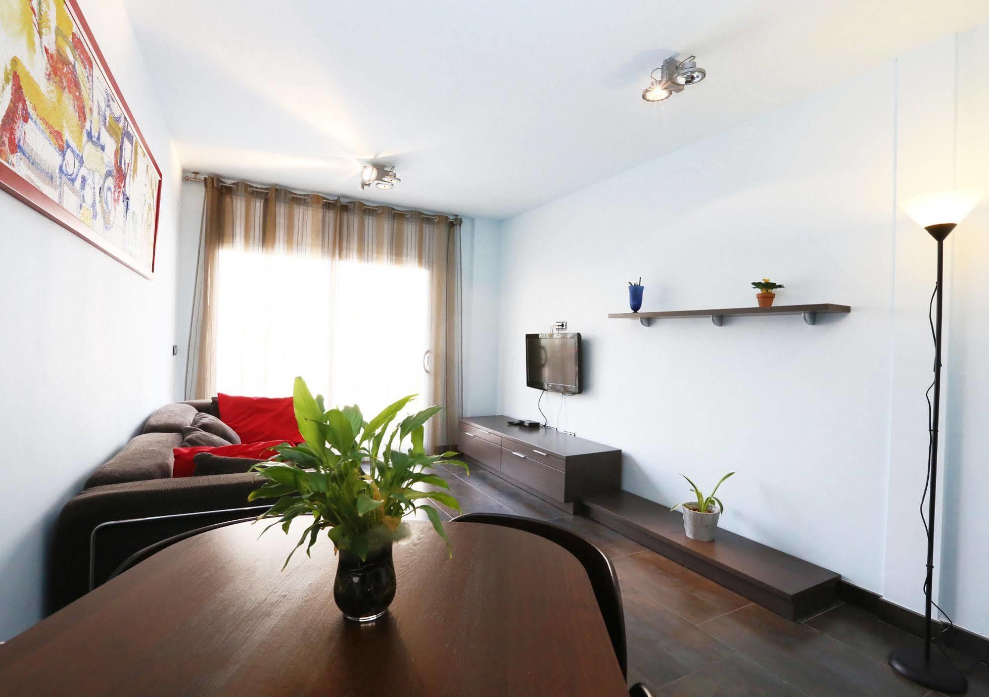 Apartamentos La Torre Камбрильс Экстерьер фото
