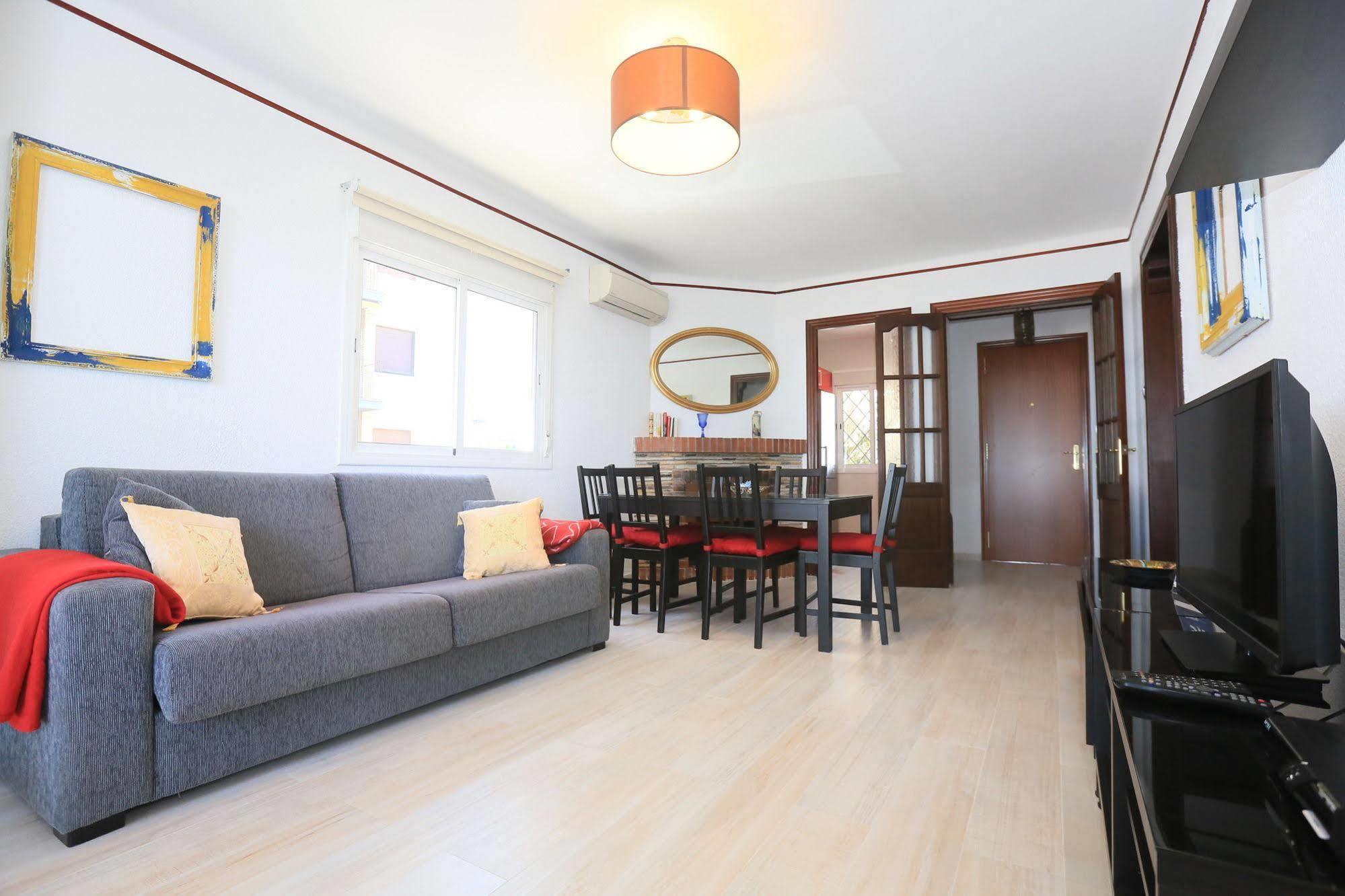 Apartamentos La Torre Камбрильс Экстерьер фото