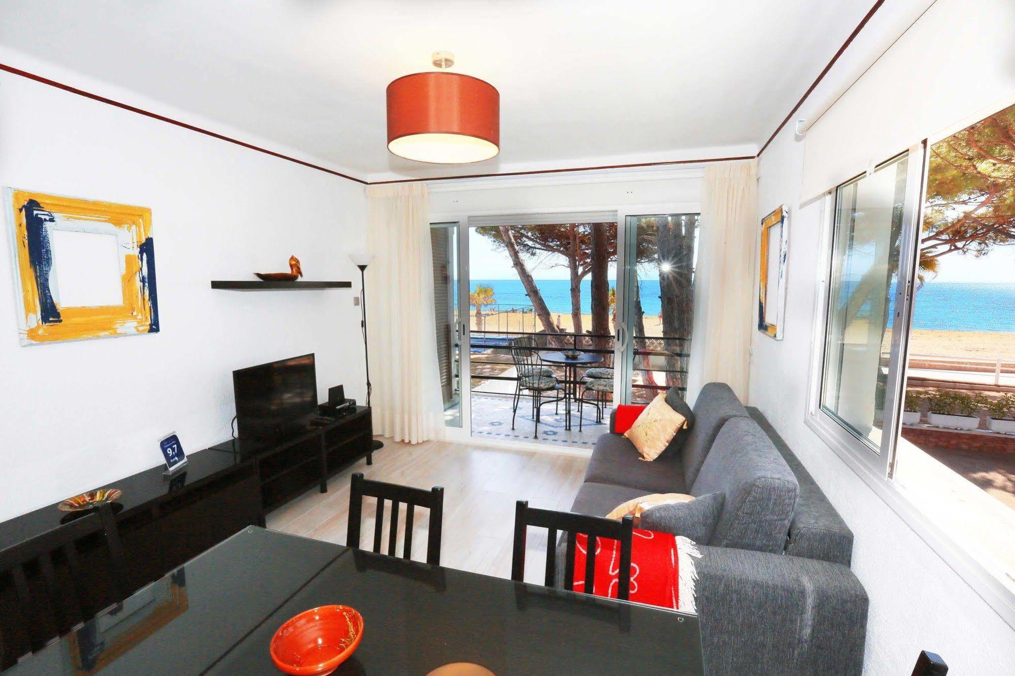 Apartamentos La Torre Камбрильс Экстерьер фото